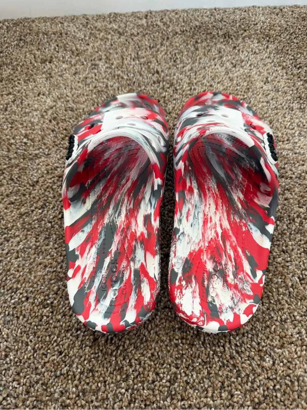 CROCS Classic Marbled Slides in Red White Black